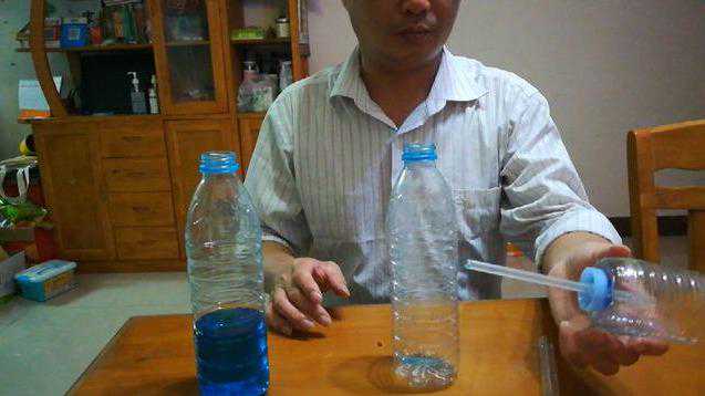 不可思议的实验，当试管插下去时，看的人都不敢相信这是真的