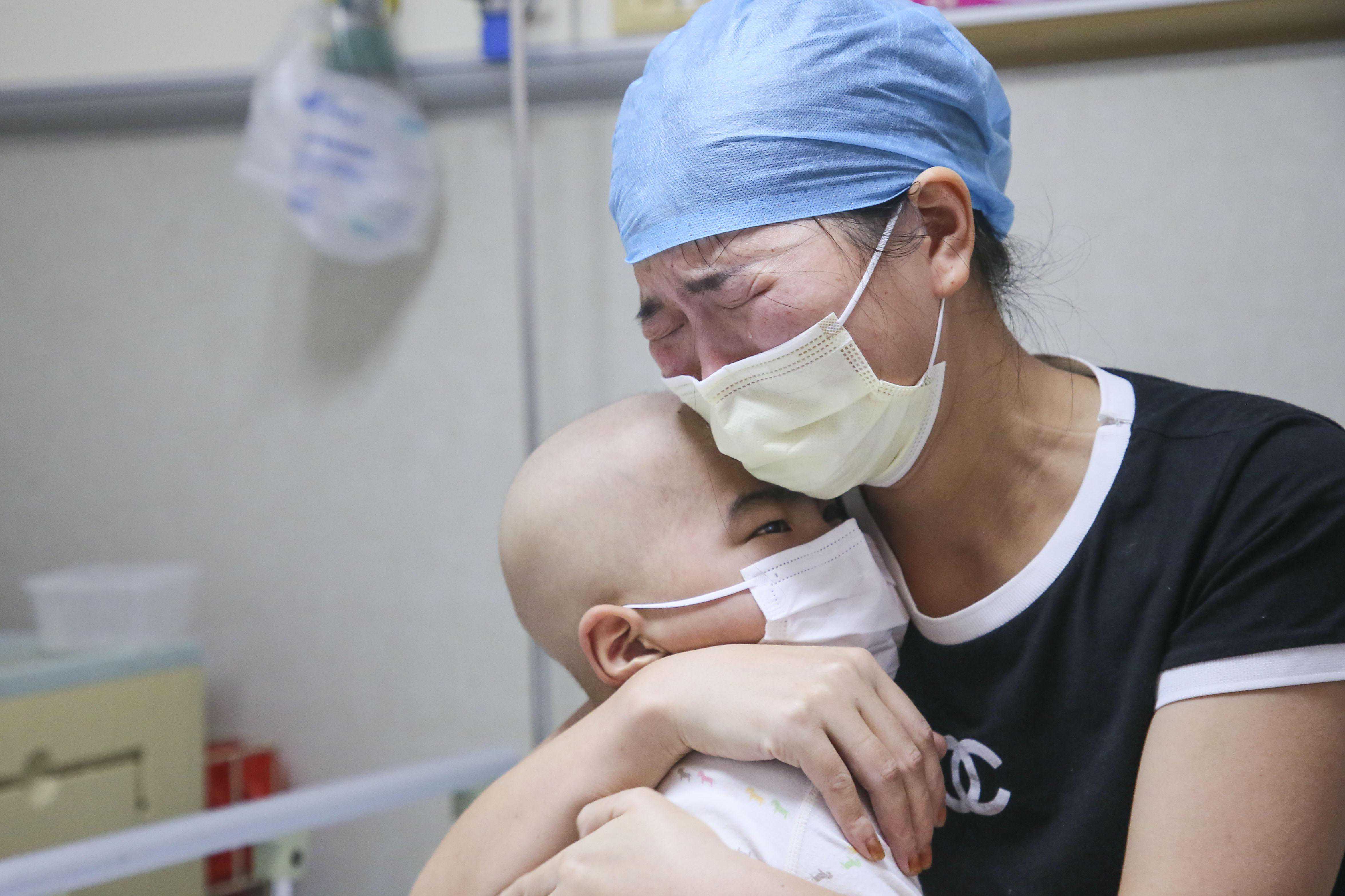 妙龄女子经历3次试管手术终产女 4年后抱着女儿她绝望了